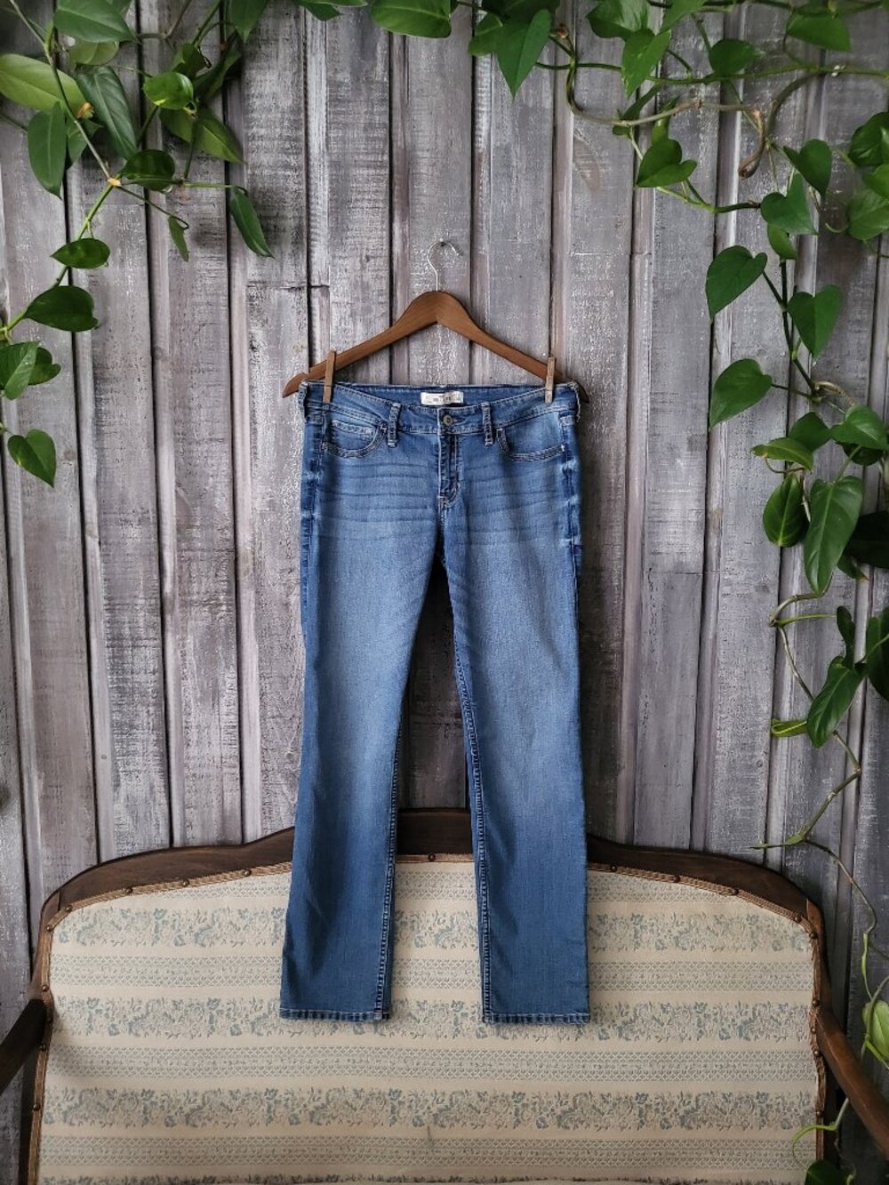 Hollister Straight Leg Jeans Medium Wash Blue Stretch Denim Size 9S 29x30